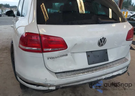 2015 Volkswagen Touareg V6 Sport z USA, uszkodzony, nr VIN WVGEF9BP1FD006101